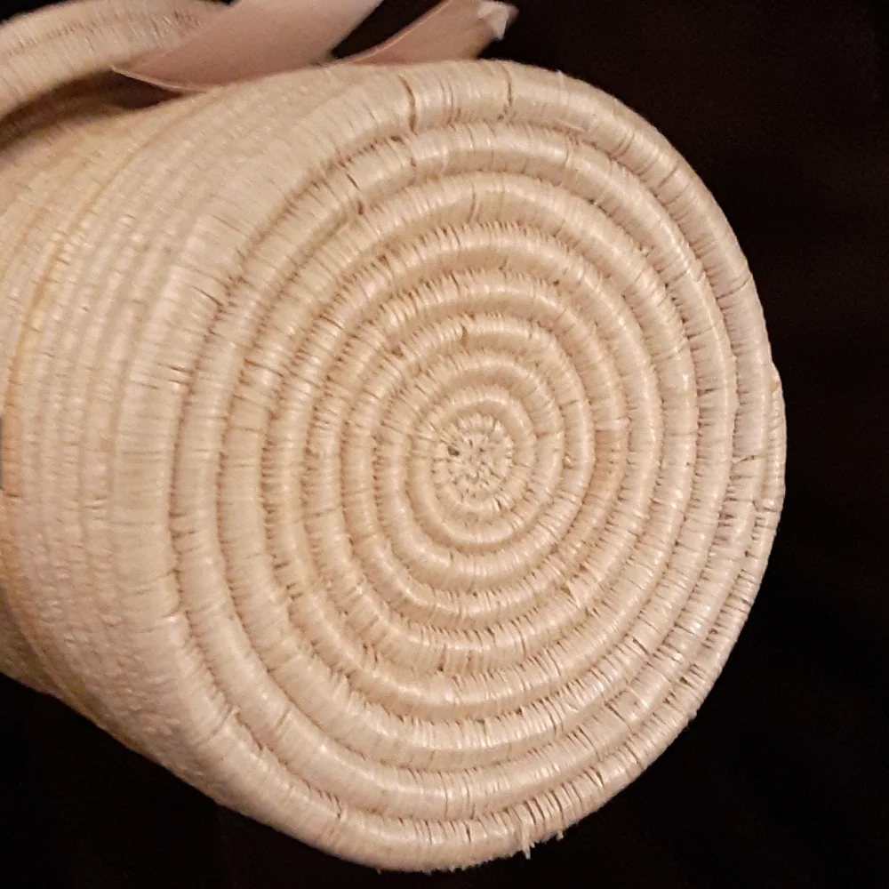 TO THE MARKET ethnically made basket with lid Natural blue yellow NEW Ta…